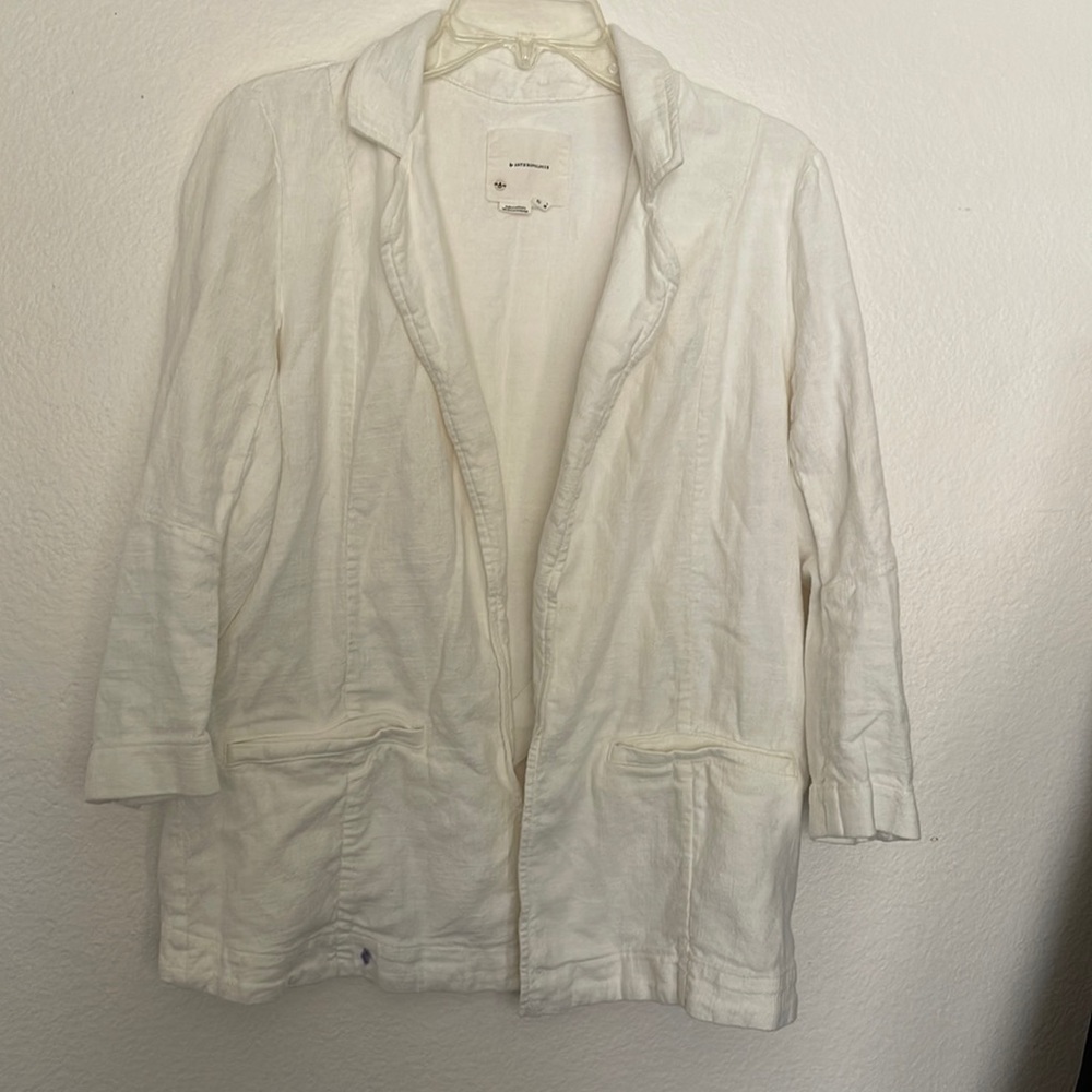 ANTHROPOLOGIE. Size 4 us. Color white